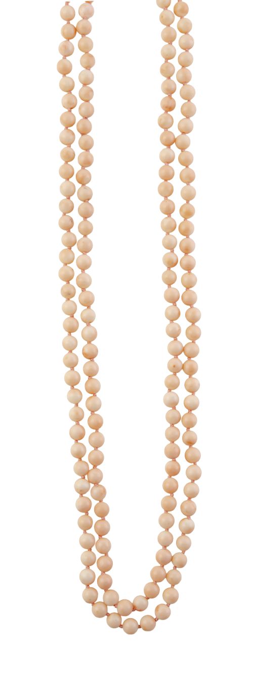 Collar extralargo de cuentas de coral piel de ángel