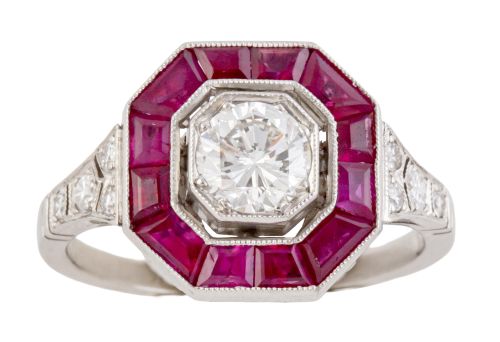 Sortija con brillante central de 0,55 ct, orlado de rubíes 