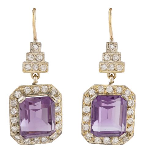 Pendientes largos con amatista oval orlada de diamantes, qu