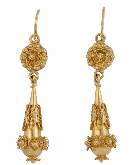 Pendientes largos pp. S. XX con flor de filigrana y perilla