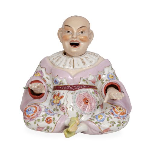 Pagoda de porcelana esmaltada. Con marca en azul en la base