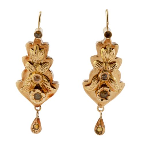 Pendientes largos de pp. S. XX con diseño floral y hojitas 