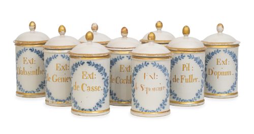 Juego de nueve botes de farmacia de porcelana esmaltada en 