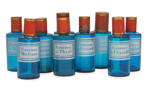 Conjunto de nueve botes de farmacia de cristal azul con tap