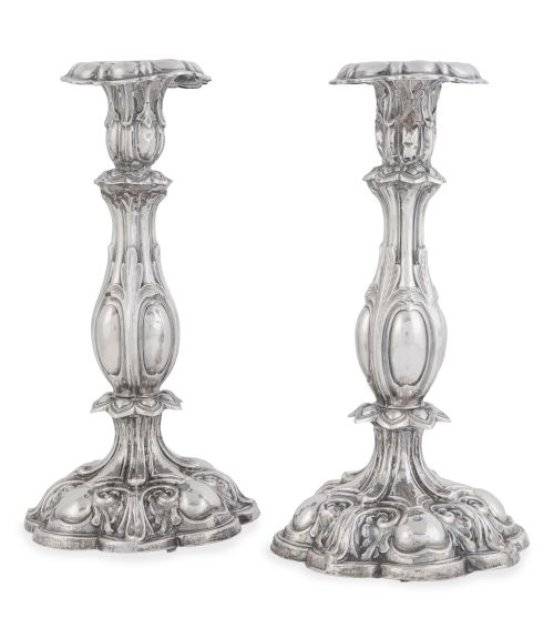 Pareja de candeleros de plata de estilo rococó.España, S.