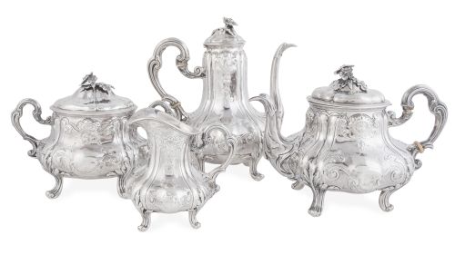 Juego de café y té de plata con decoración grabada y repuja