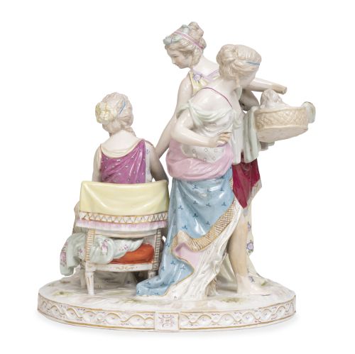 Grupo escultórico con figuras femeninas y niños de porcelan