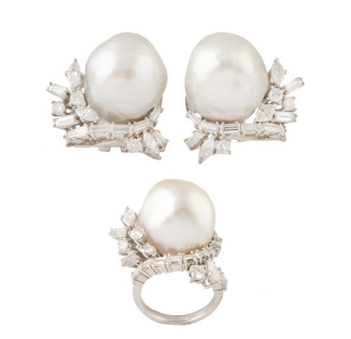 Conjunto de pendientes y sortija con grandes perlas, (posib