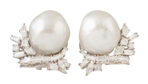 Conjunto de pendientes y sortija con grandes perlas, (posib