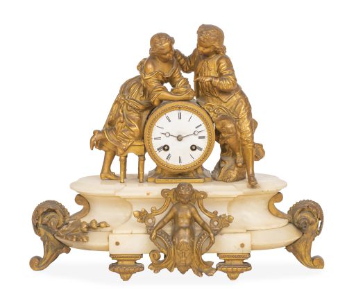 Reloj de sobremesa con dos figuras escultóricas galantes de