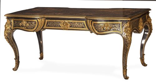 "Bureau plat" Luis XIV de madera de palisandro, marquetería