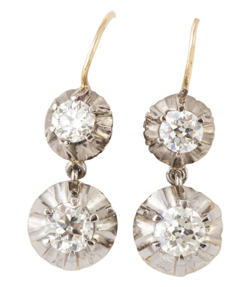 Pendientes largos con dos brillantes con dos brillantes, el