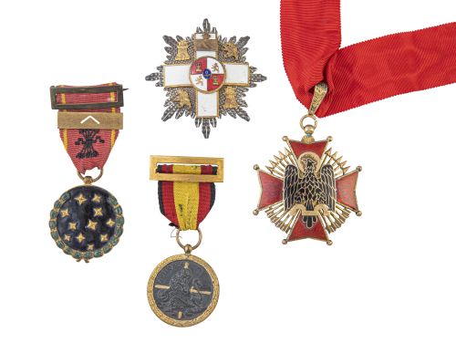 Lote de cuatro condecoraciones en plata vermeill, metal dor