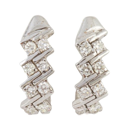Pendientes con diseño de bandas de parejas de brillantes en