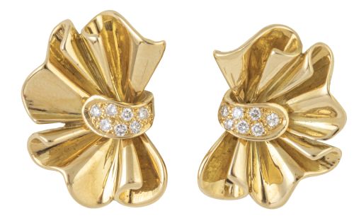 Pendientes con diseño de flor decorada con banda central de
