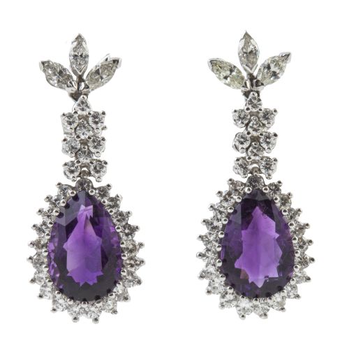 Conjunto de collar pendientes y sortija con amatistas centr
