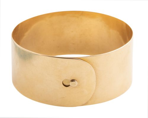 Brazalete rígido de pp. S. XX, con diseño a modo de cinturó