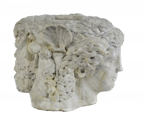 Elemento arquitectónico con doble cabeza esculpida en mármo