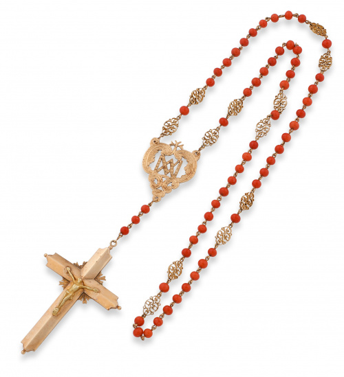 Rosario de pp. s.XX con cuentas de coral y oro de 18K.