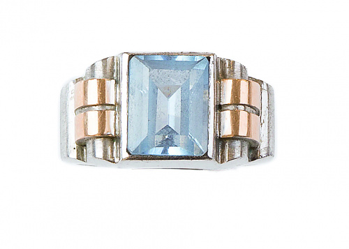Sortija Art-Decó con topacio azul de talla rectangular 