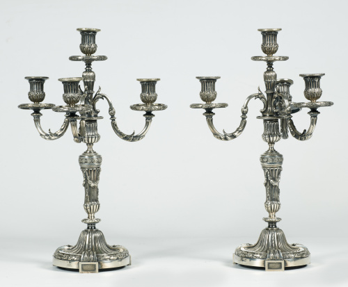 Pareja de candelabros de tres brazos de luz de estilo Luis 
