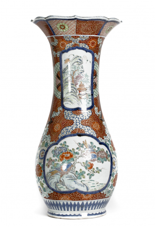 Jarrón en porcelana Imari.Japón, ff. del S. XIX.