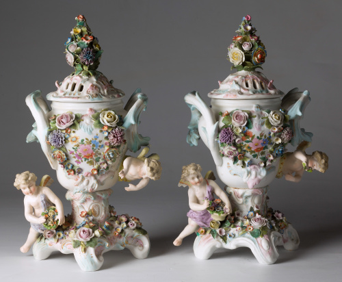 Pareja de copas de porcelana de PlauéThuringia (Alemania),