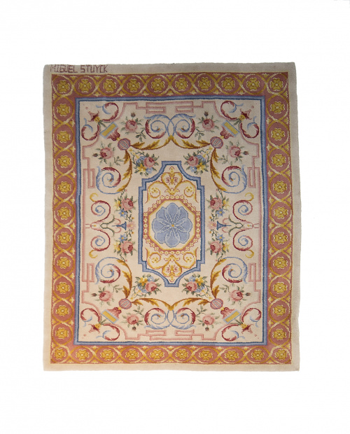 Alfombra en lana con diseño de Aubusson, firmada Miguel Stu