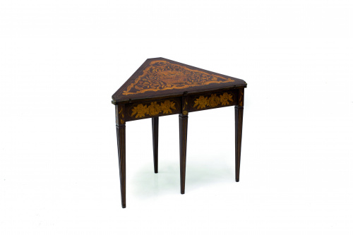 Rinconera convertible en mesa de juego en madera de caoba y