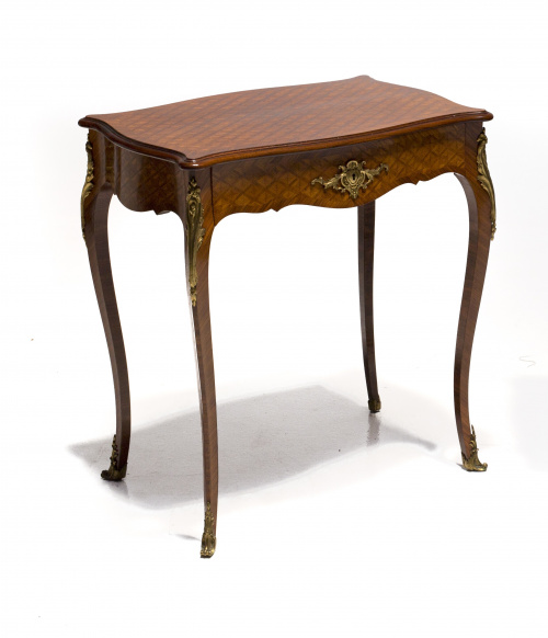 Pequeña mesa de escritorio estilo Luis XV en madera de palo