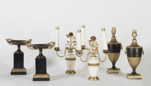 Pareja de candelabros con dos brazos transformados en lámpa