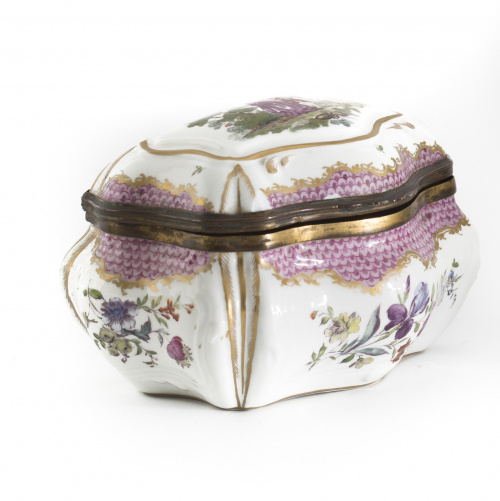 Caja en porcelana esmaltada siguiendo modelos de MeissenFá