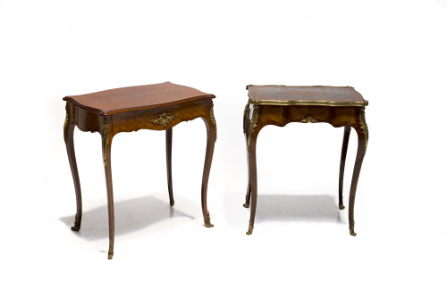 Pequeño escritorio estilo Luis XV en madera de palo de rosa