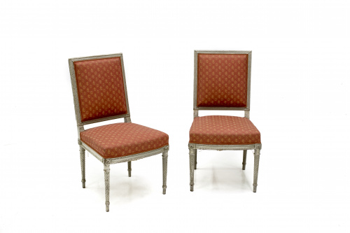 Pareja de sillas estilo Luis XVI en madera tallada y lacada