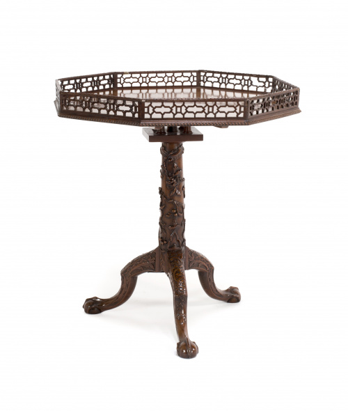 “Tea table”, mesa tilt-top Jorge III, estilo Chippendale, e