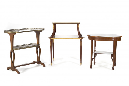 Mesa étagère estilo Luis XVI en madera de caoba y marqueter