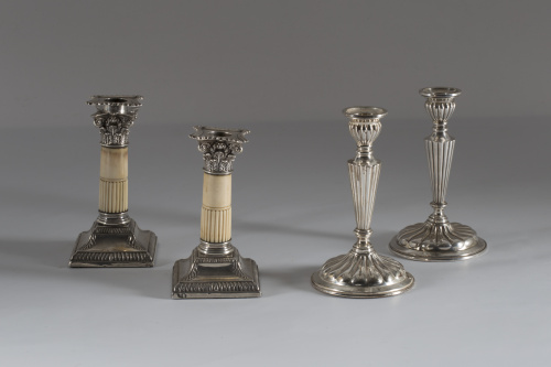 Pareja de candeleros de estilo Luis XVI,  de plata marcada 
