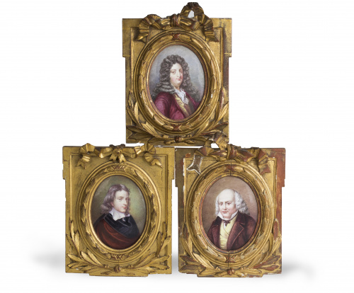 Tres esmaltes con personajes, con marcos de madera tallada 