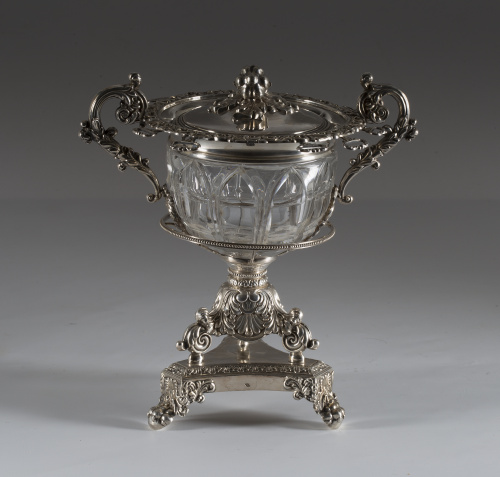 Caviarera de plata y cristal tallado, decorado con palmetas