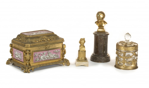 Lote de dos bustos de bronce uno de un Niño y otro de un bu