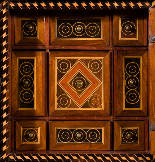 Magnífico escritorio colonial.Quizás Virreinato de Nueva E