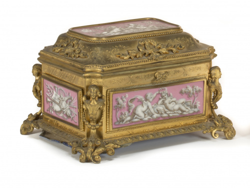 Jean Pierre Alexander (1813-1892).Joyero de bronce dorado,