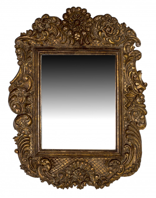 Marco de madera tallada, con decoración de hojas. Méjico, 