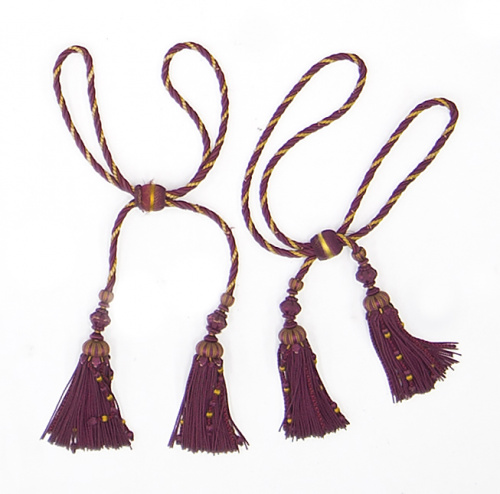 Pareja de cortinas en raso de seda rojo, S. XIX.