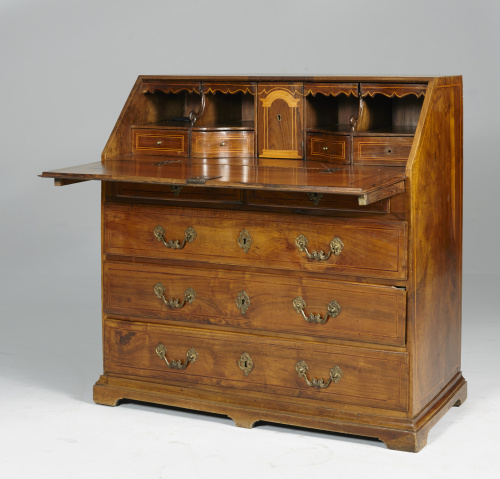 Bureau época Carlos IV en madera de nogal con marquetería e