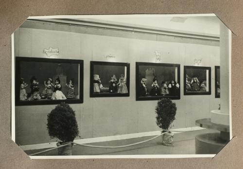 Álbum de fotos de Mariquita Pérez en piel, contiene: 16 fot