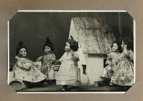 Álbum de fotos de Mariquita Pérez en piel, contiene: 16 fot