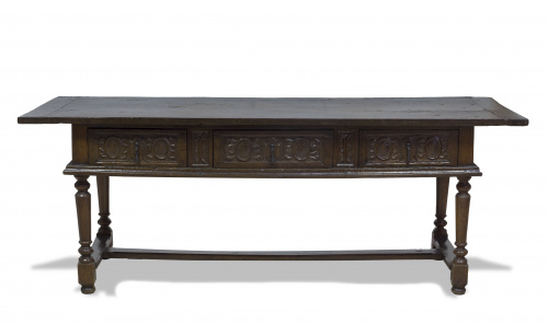 Bufete de madera de nogal tallada.Trabajo castellano, S. X