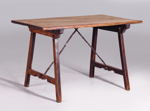 Bufete plegable de patas de “San Antonio” en nogal.Andaluc