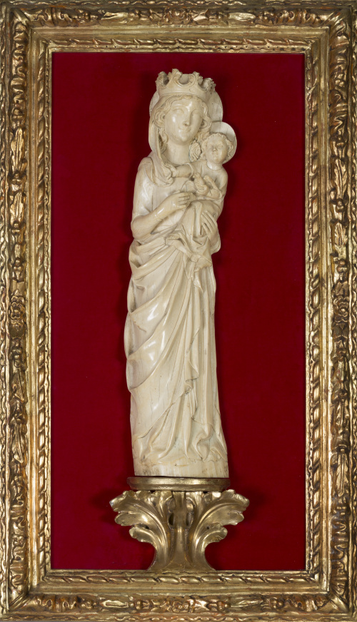 “Virgen con Niño”Escultura en marfil tallado.Francia, fin